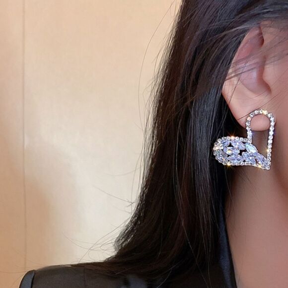 NEW 925 NEEDLE RHINESTONE HEART STUDS - Picture 8 of 12